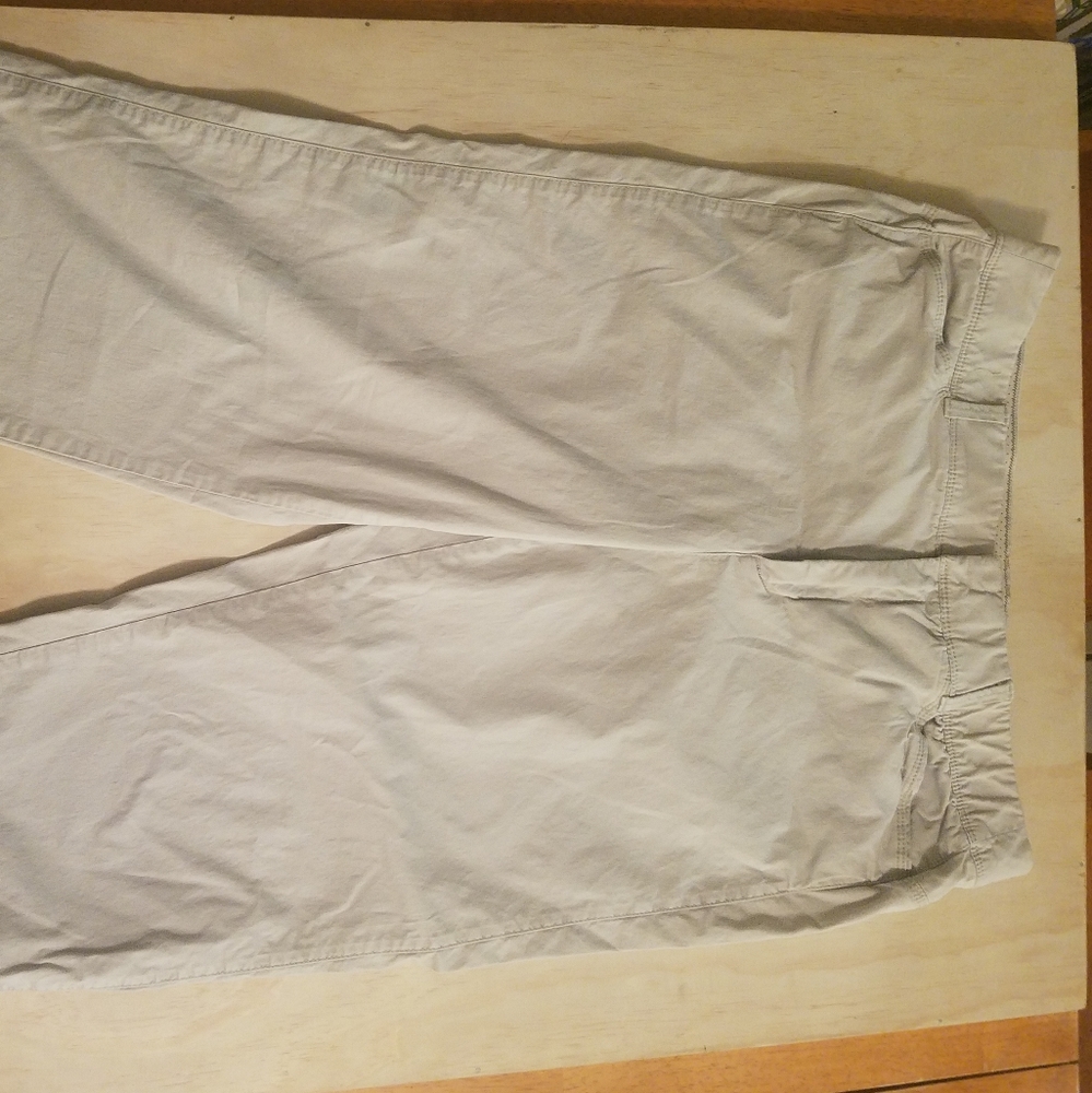 Intro Khaki Capri Pants